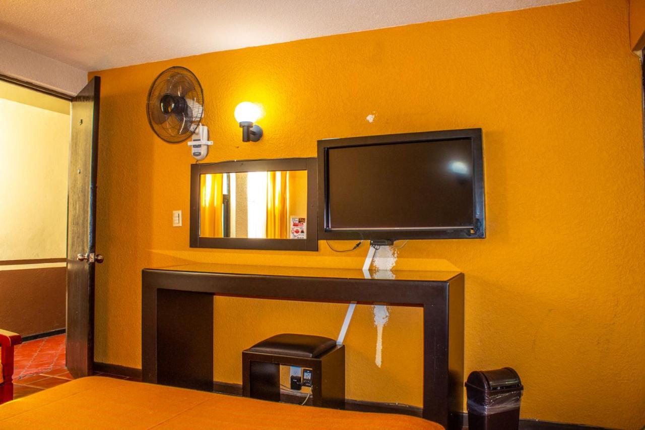 Hotel Villa Capri Морелия Экстерьер фото